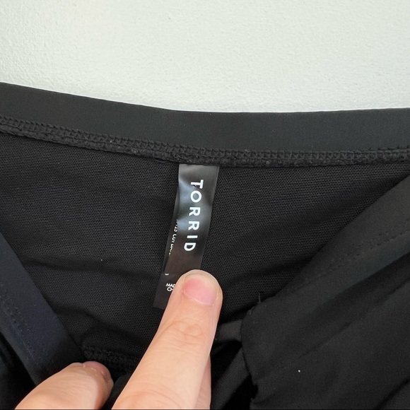 NEW torrid Black Lattice Ruched Wireless One-Piece Swimsuit 3X - Picture 11 of 11